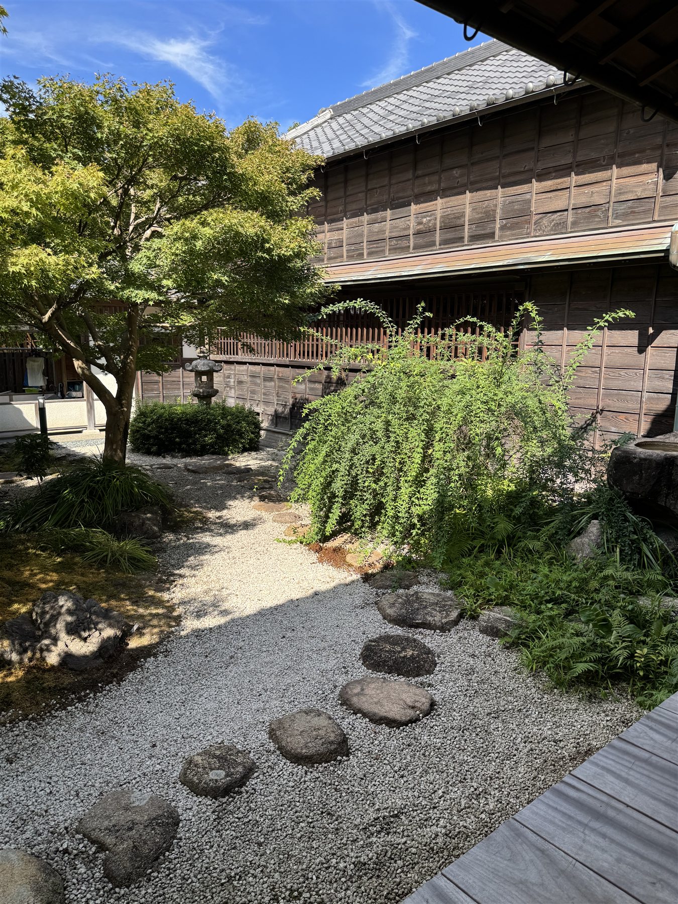 長府毛利邸中庭の飛び石