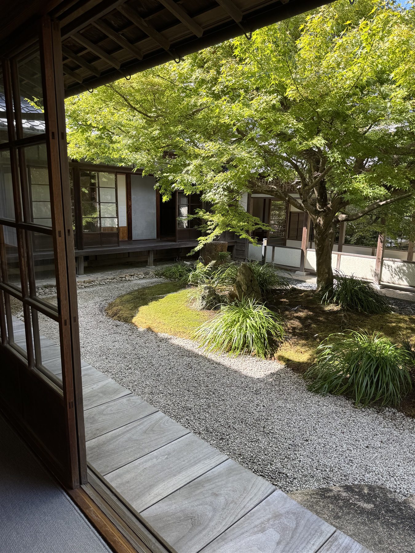 縁側から見た長府毛利邸の中庭