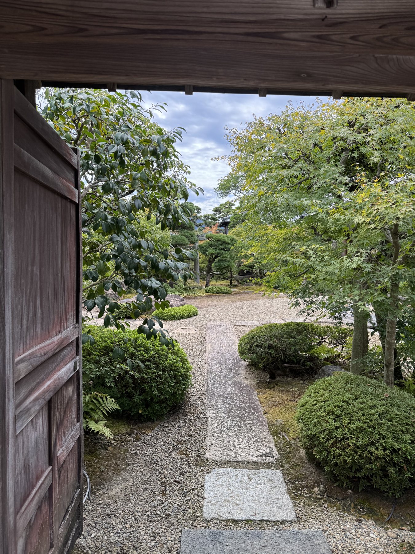 正面口から続く中庭