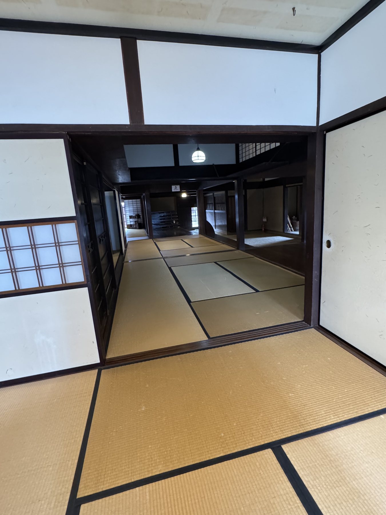 奥へ続く座敷