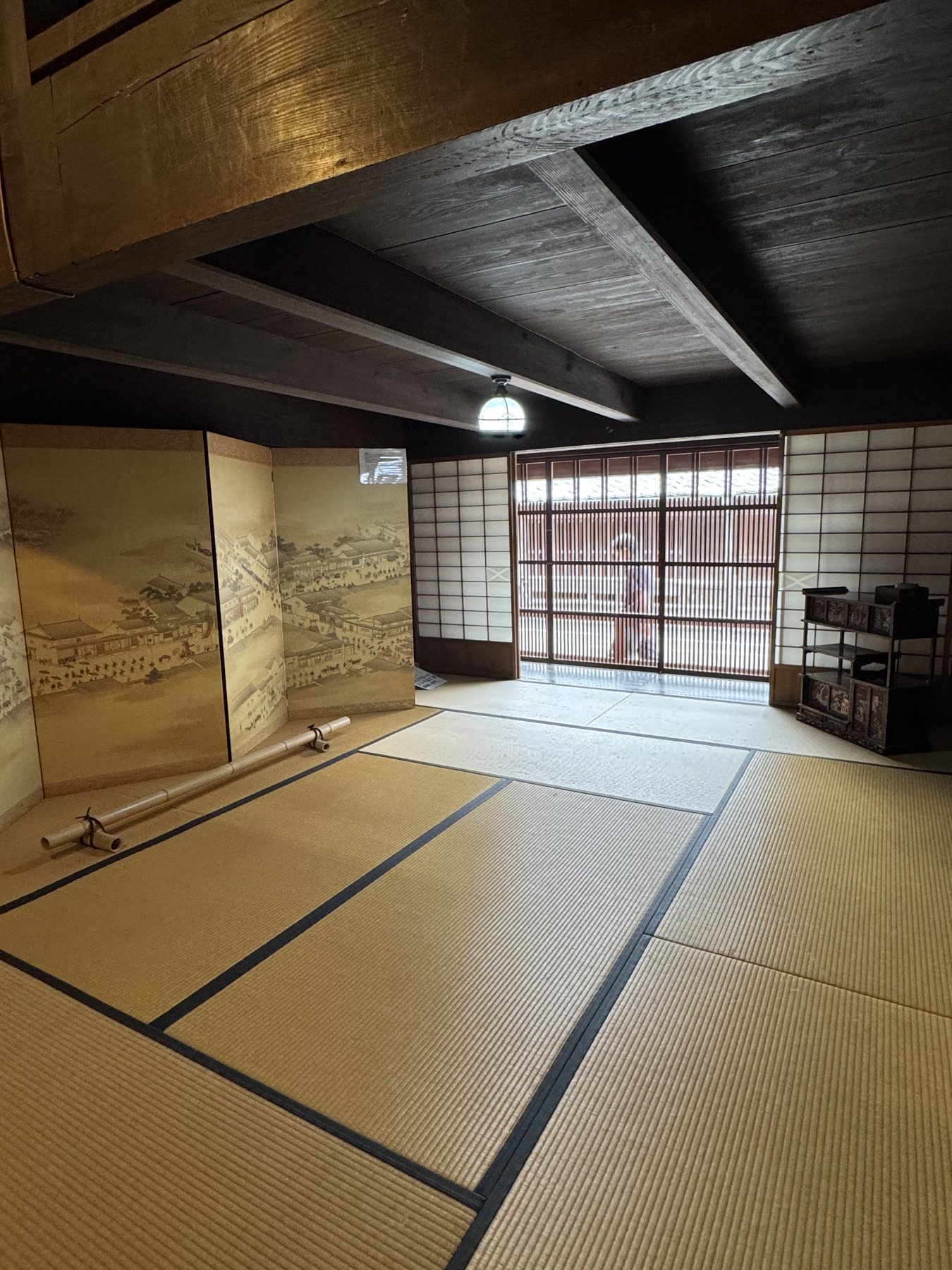 屏風のある座敷