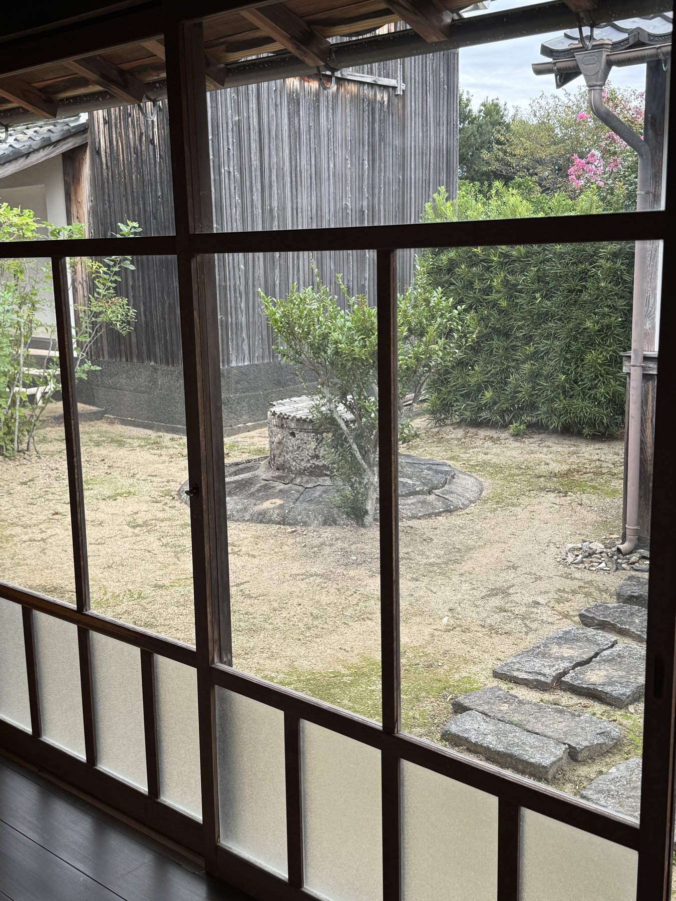 旧田中別邸の中庭と井戸